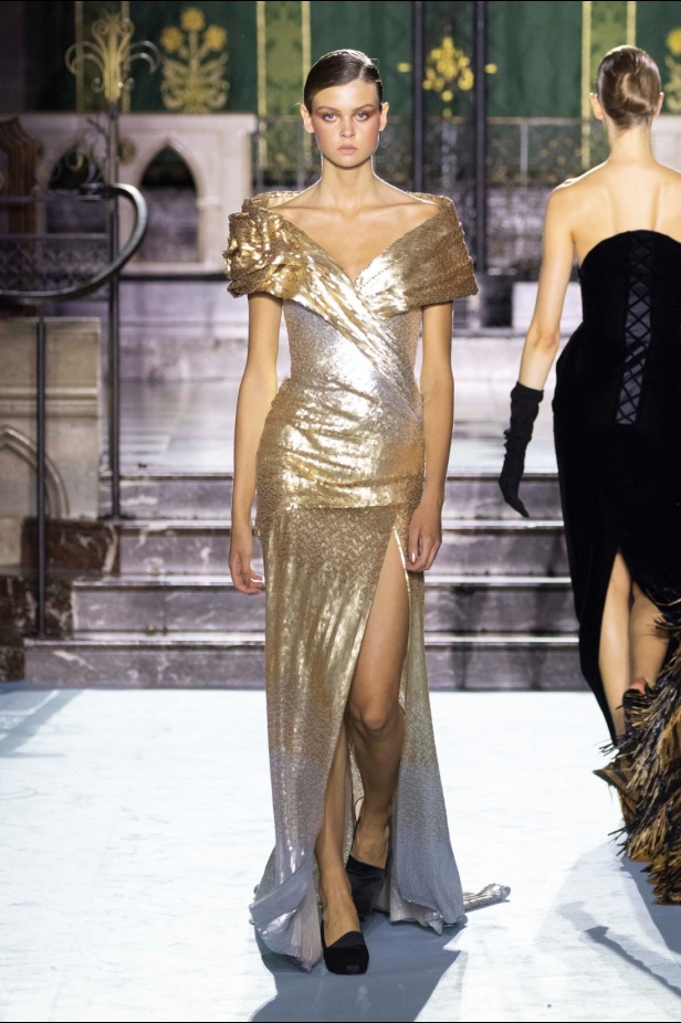 ﻣﺠﻤﻮﻋﺔ ﺟﻮرج ﺷﻘﺮا لخريف وﺷﺘﺎء 2024-2025... دراﻣﺎ ﻣﻘﻨﻌﺔ وأﻧﺎﻗﺔ راﻗﻴﺔ تلتقط ﺟﻮﻫﺮ دار اﻷوﺑﺮا اﻟﺘﺎرﻳﺨﻴﺔ ﻓﻲ Verona