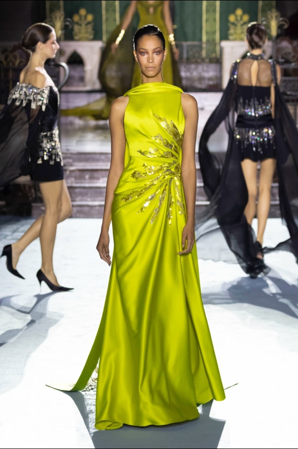 ﻣﺠﻤﻮﻋﺔ ﺟﻮرج ﺷﻘﺮا لخريف وﺷﺘﺎء 2024-2025... دراﻣﺎ ﻣﻘﻨﻌﺔ وأﻧﺎﻗﺔ راﻗﻴﺔ تلتقط ﺟﻮﻫﺮ دار اﻷوﺑﺮا اﻟﺘﺎرﻳﺨﻴﺔ ﻓﻲ Verona