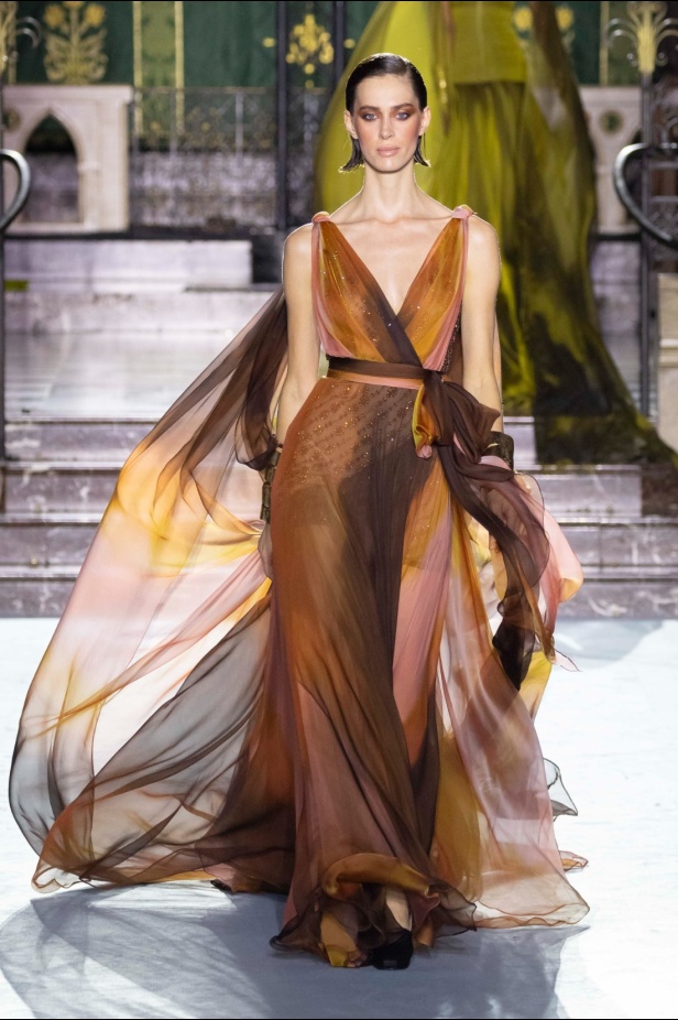 ﻣﺠﻤﻮﻋﺔ ﺟﻮرج ﺷﻘﺮا لخريف وﺷﺘﺎء 2024-2025... دراﻣﺎ ﻣﻘﻨﻌﺔ وأﻧﺎﻗﺔ راﻗﻴﺔ تلتقط ﺟﻮﻫﺮ دار اﻷوﺑﺮا اﻟﺘﺎرﻳﺨﻴﺔ ﻓﻲ Verona