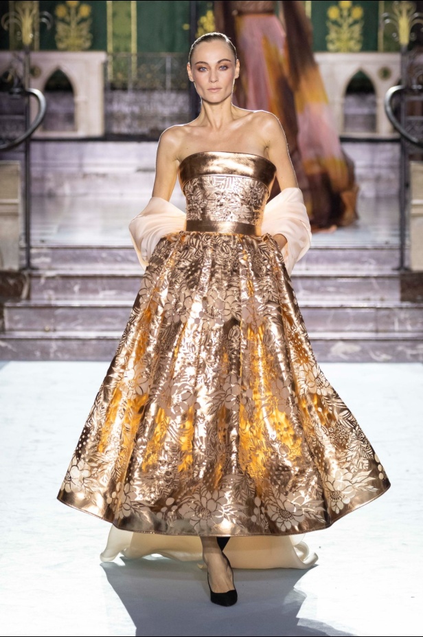 ﻣﺠﻤﻮﻋﺔ ﺟﻮرج ﺷﻘﺮا لخريف وﺷﺘﺎء 2024-2025... دراﻣﺎ ﻣﻘﻨﻌﺔ وأﻧﺎﻗﺔ راﻗﻴﺔ تلتقط ﺟﻮﻫﺮ دار اﻷوﺑﺮا اﻟﺘﺎرﻳﺨﻴﺔ ﻓﻲ Verona