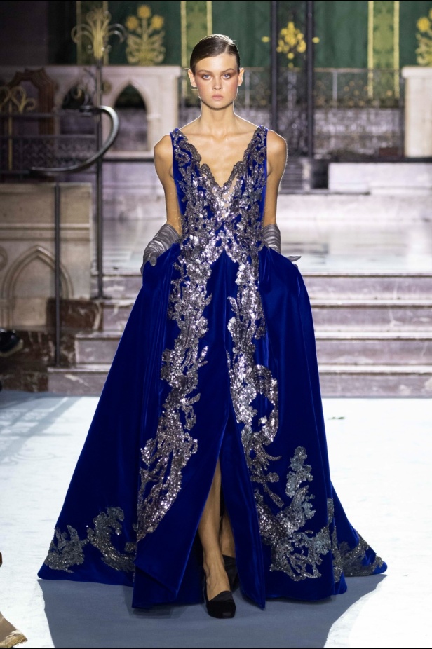 ﻣﺠﻤﻮﻋﺔ ﺟﻮرج ﺷﻘﺮا لخريف وﺷﺘﺎء 2024-2025... دراﻣﺎ ﻣﻘﻨﻌﺔ وأﻧﺎﻗﺔ راﻗﻴﺔ تلتقط ﺟﻮﻫﺮ دار اﻷوﺑﺮا اﻟﺘﺎرﻳﺨﻴﺔ ﻓﻲ Verona