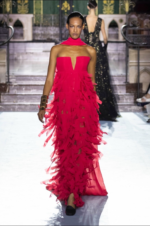 ﻣﺠﻤﻮﻋﺔ ﺟﻮرج ﺷﻘﺮا لخريف وﺷﺘﺎء 2024-2025... دراﻣﺎ ﻣﻘﻨﻌﺔ وأﻧﺎﻗﺔ راﻗﻴﺔ تلتقط ﺟﻮﻫﺮ دار اﻷوﺑﺮا اﻟﺘﺎرﻳﺨﻴﺔ ﻓﻲ Verona