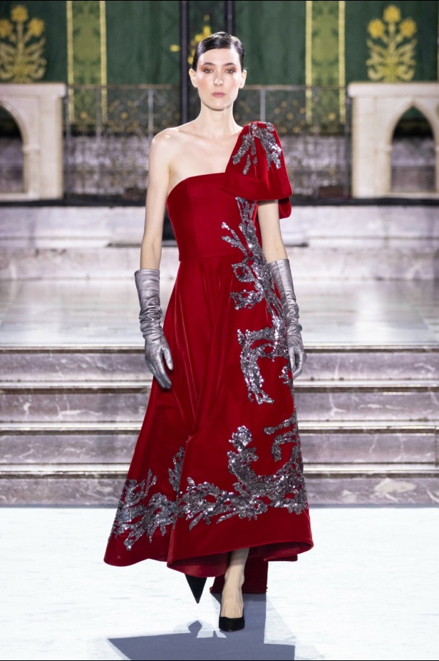 ﻣﺠﻤﻮﻋﺔ ﺟﻮرج ﺷﻘﺮا لخريف وﺷﺘﺎء 2024-2025... دراﻣﺎ ﻣﻘﻨﻌﺔ وأﻧﺎﻗﺔ راﻗﻴﺔ تلتقط ﺟﻮﻫﺮ دار اﻷوﺑﺮا اﻟﺘﺎرﻳﺨﻴﺔ ﻓﻲ Verona