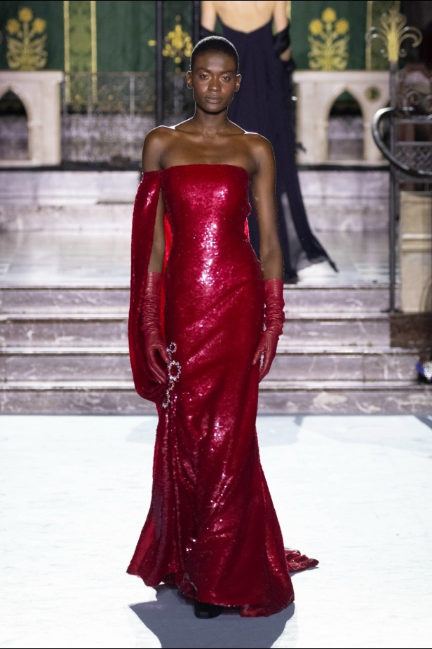 ﻣﺠﻤﻮﻋﺔ ﺟﻮرج ﺷﻘﺮا لخريف وﺷﺘﺎء 2024-2025... دراﻣﺎ ﻣﻘﻨﻌﺔ وأﻧﺎﻗﺔ راﻗﻴﺔ تلتقط ﺟﻮﻫﺮ دار اﻷوﺑﺮا اﻟﺘﺎرﻳﺨﻴﺔ ﻓﻲ Verona