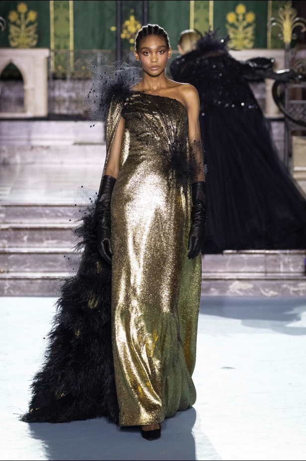 ﻣﺠﻤﻮﻋﺔ ﺟﻮرج ﺷﻘﺮا لخريف وﺷﺘﺎء 2024-2025... دراﻣﺎ ﻣﻘﻨﻌﺔ وأﻧﺎﻗﺔ راﻗﻴﺔ تلتقط ﺟﻮﻫﺮ دار اﻷوﺑﺮا اﻟﺘﺎرﻳﺨﻴﺔ ﻓﻲ Verona