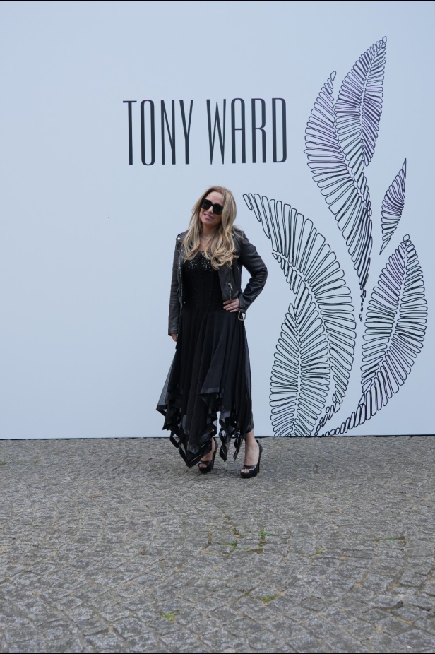 عناصر الطبيعة تستحوذ على مجموعة طوني ورد للأزياء الراقية وتتخذ أشكالاً عديدة من خلال التكاوين والقصات