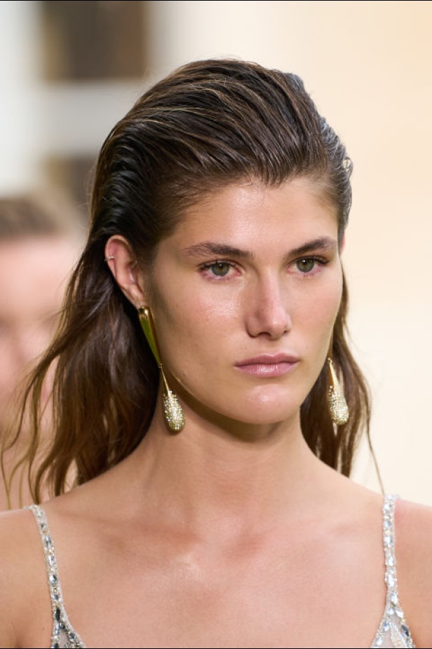 اطلالات جمالية لمجموعة George Hobeika لخريف 2024