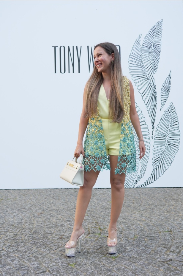 عناصر الطبيعة تستحوذ على مجموعة طوني ورد للأزياء الراقية وتتخذ أشكالاً عديدة من خلال التكاوين والقصات