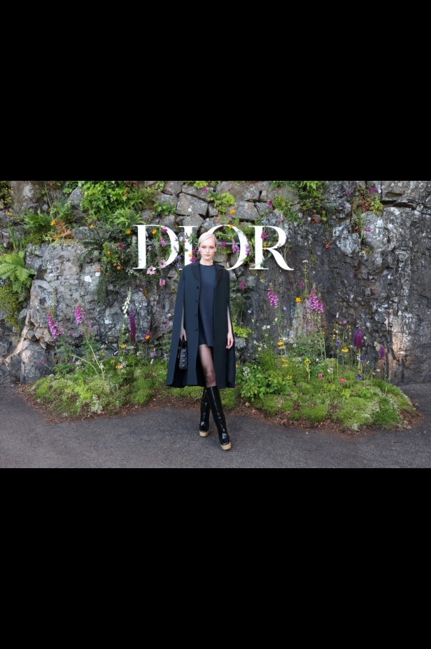 مجموعة ديور Cruise 2025 تحتفل بالروابط القوية بين الدار واسكتلندا... وماريا غراتسيا كيوري تتبّع خطوات "كريستيان ديور" حول العالم