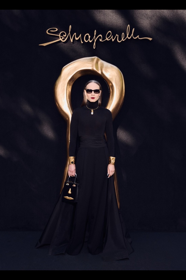 مجموعة Schiaparelli للأزياء الراقية لخريف وشتاء 2025... تكريم لموهبة "إلسا" الفريدة في التجدد