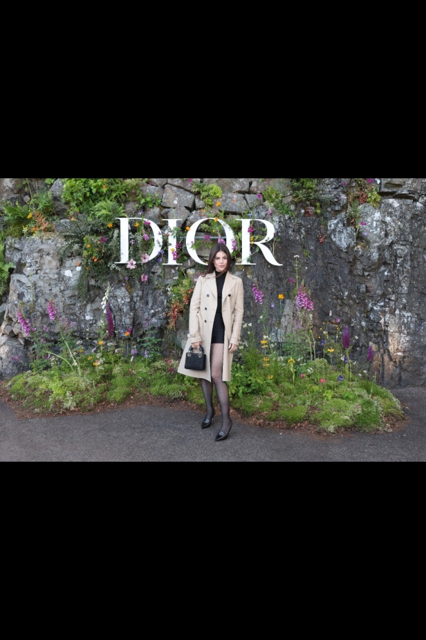 مجموعة ديور Cruise 2025 تحتفل بالروابط القوية بين الدار واسكتلندا... وماريا غراتسيا كيوري تتبّع خطوات "كريستيان ديور" حول العالم