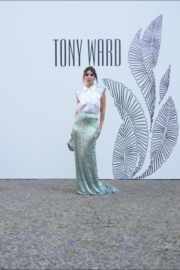 عناصر الطبيعة تستحوذ على مجموعة طوني ورد للأزياء الراقية وتتخذ أشكالاً عديدة من خلال التكاوين والقصات