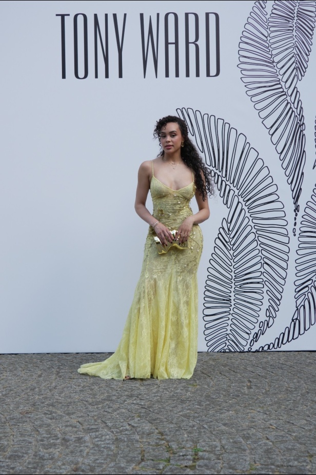 عناصر الطبيعة تستحوذ على مجموعة طوني ورد للأزياء الراقية وتتخذ أشكالاً عديدة من خلال التكاوين والقصات