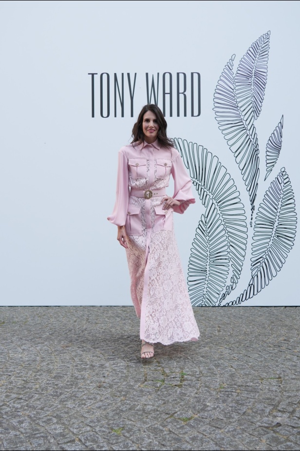 عناصر الطبيعة تستحوذ على مجموعة طوني ورد للأزياء الراقية وتتخذ أشكالاً عديدة من خلال التكاوين والقصات