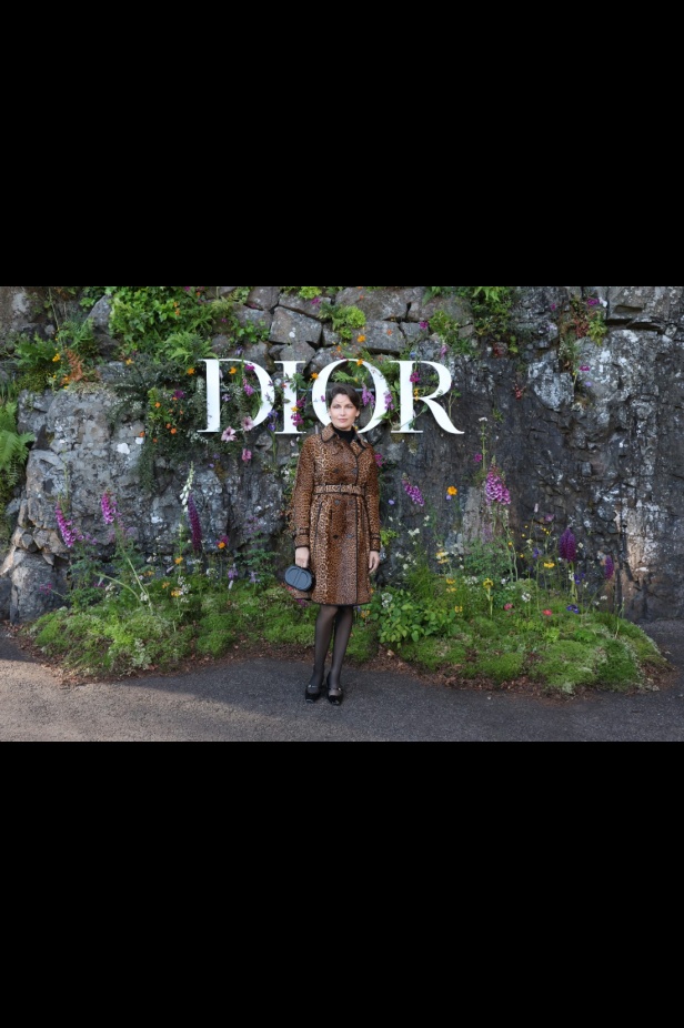 مجموعة ديور Cruise 2025 تحتفل بالروابط القوية بين الدار واسكتلندا... وماريا غراتسيا كيوري تتبّع خطوات "كريستيان ديور" حول العالم