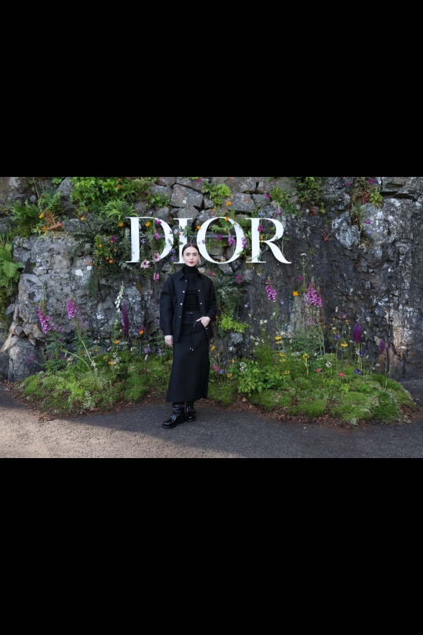 مجموعة ديور Cruise 2025 تحتفل بالروابط القوية بين الدار واسكتلندا... وماريا غراتسيا كيوري تتبّع خطوات "كريستيان ديور" حول العالم