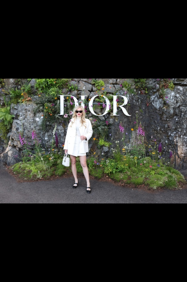 مجموعة ديور Cruise 2025 تحتفل بالروابط القوية بين الدار واسكتلندا... وماريا غراتسيا كيوري تتبّع خطوات "كريستيان ديور" حول العالم