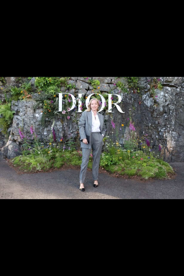 مجموعة ديور Cruise 2025 تحتفل بالروابط القوية بين الدار واسكتلندا... وماريا غراتسيا كيوري تتبّع خطوات "كريستيان ديور" حول العالم