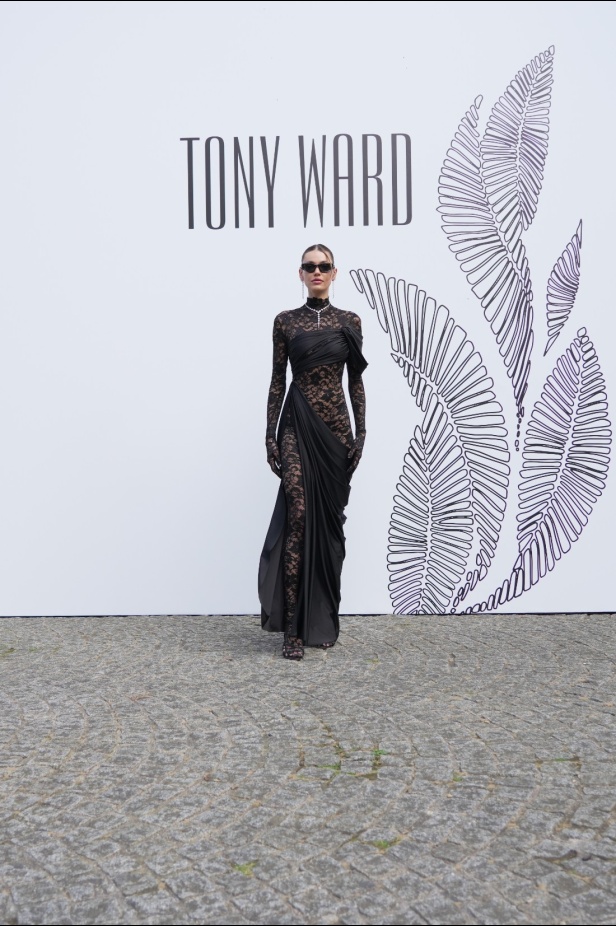 عناصر الطبيعة تستحوذ على مجموعة طوني ورد للأزياء الراقية وتتخذ أشكالاً عديدة من خلال التكاوين والقصات