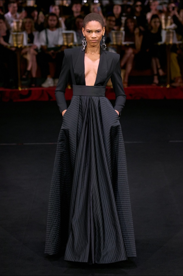 من عرض Alexis Mabille لموسم خريف 2024 للهوت كوتور 