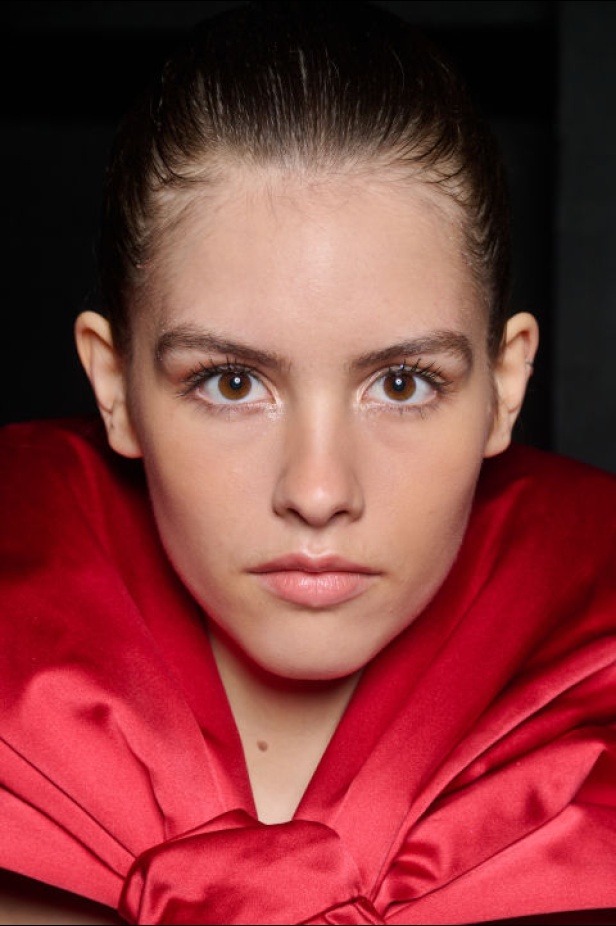 اطلالات جمالية لمجموعة Alexis Mabille للهوت كوتور لموسم خريف 2024