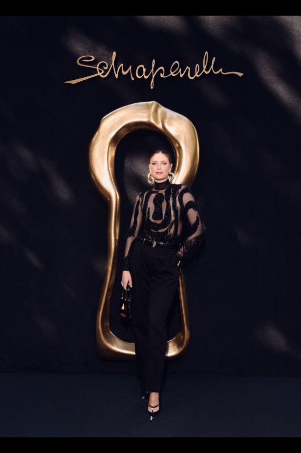 مجموعة Schiaparelli للأزياء الراقية لخريف وشتاء 2025... تكريم لموهبة "إلسا" الفريدة في التجدد