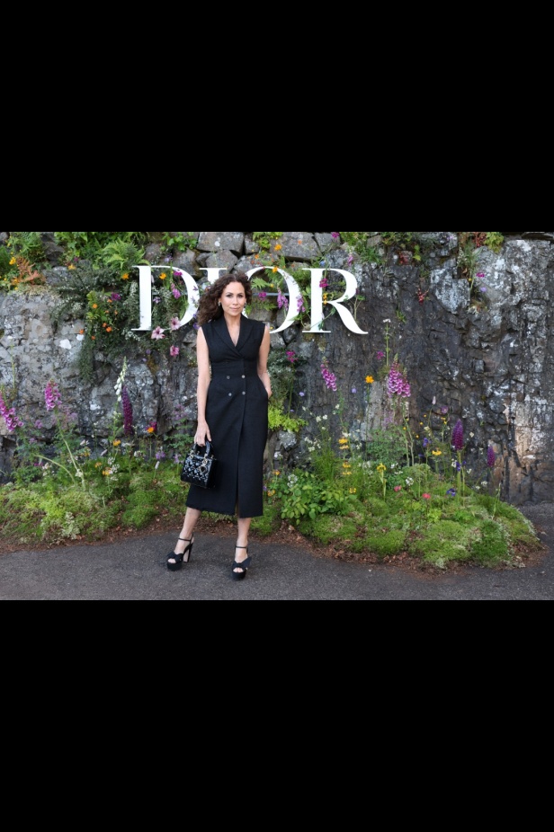 مجموعة ديور Cruise 2025 تحتفل بالروابط القوية بين الدار واسكتلندا... وماريا غراتسيا كيوري تتبّع خطوات "كريستيان ديور" حول العالم