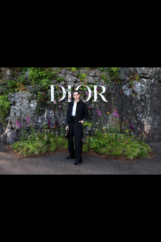 مجموعة ديور Cruise 2025 تحتفل بالروابط القوية بين الدار واسكتلندا... وماريا غراتسيا كيوري تتبّع خطوات "كريستيان ديور" حول العالم