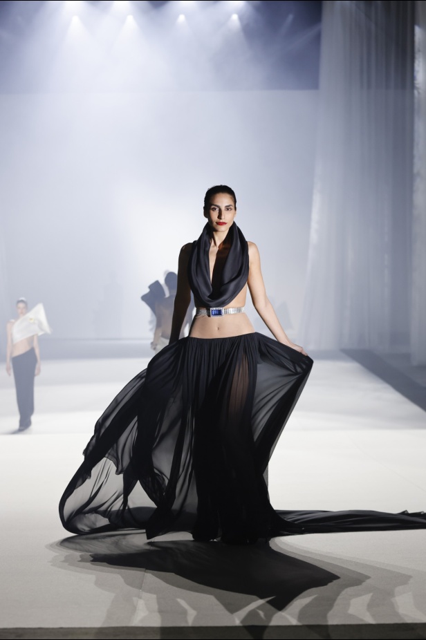 مجموعة "ستيفان رولاند" خريف و شتاء 2024 للأزياء الراقية