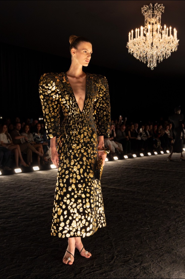 مجموعة Schiaparelli للأزياء الراقية لخريف وشتاء 2025... تكريم لموهبة "إلسا" الفريدة في التجدد