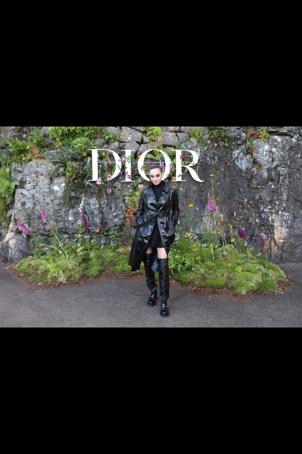 مجموعة ديور Cruise 2025 تحتفل بالروابط القوية بين الدار واسكتلندا... وماريا غراتسيا كيوري تتبّع خطوات "كريستيان ديور" حول العالم