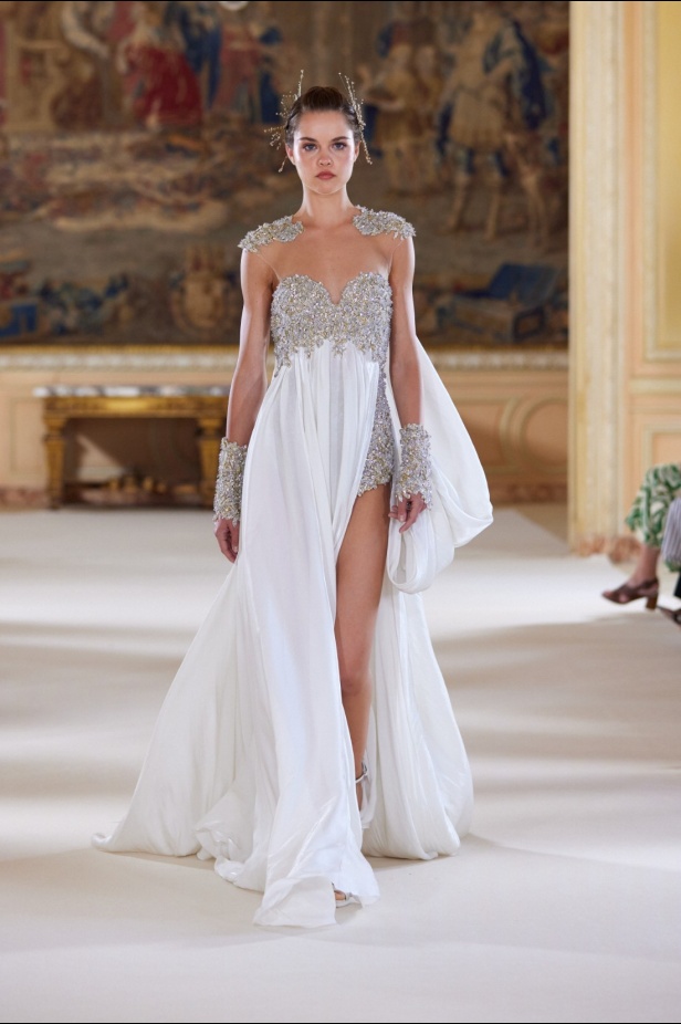 عناصر الطبيعة تستحوذ على مجموعة طوني ورد للأزياء الراقية وتتخذ أشكالاً عديدة من خلال التكاوين والقصات