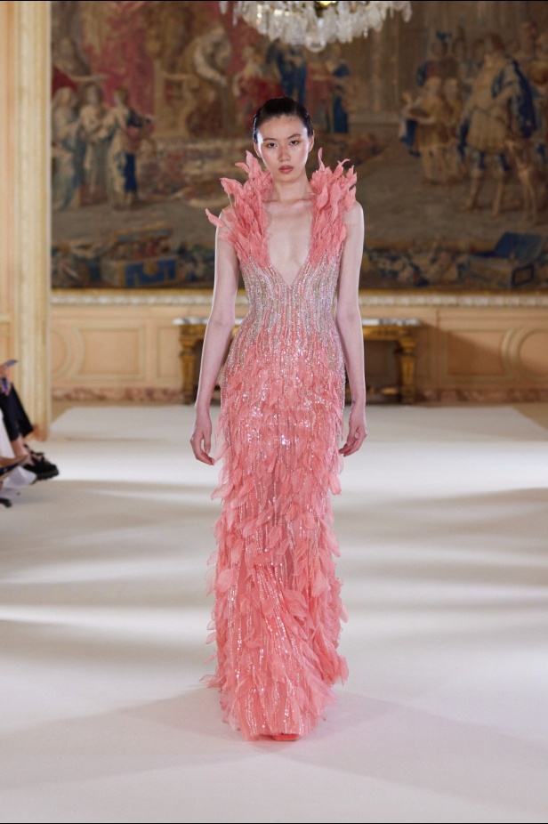 عناصر الطبيعة تستحوذ على مجموعة طوني ورد للأزياء الراقية وتتخذ أشكالاً عديدة من خلال التكاوين والقصات