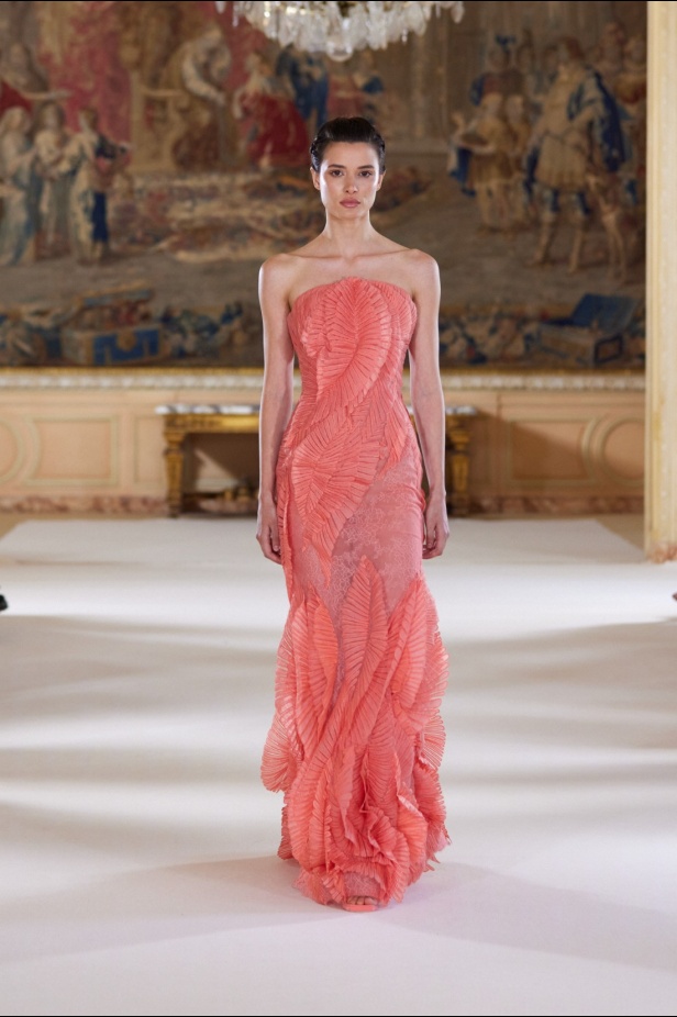 عناصر الطبيعة تستحوذ على مجموعة طوني ورد للأزياء الراقية وتتخذ أشكالاً عديدة من خلال التكاوين والقصات