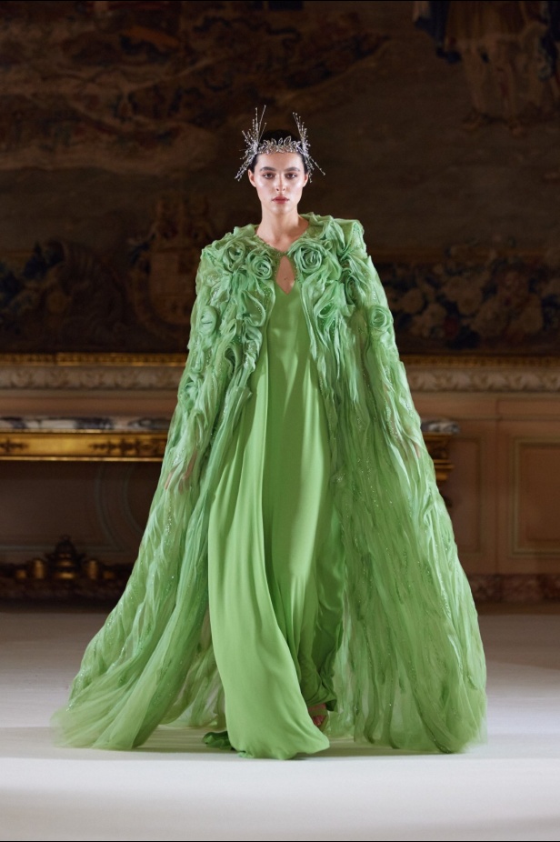 عناصر الطبيعة تستحوذ على مجموعة طوني ورد للأزياء الراقية وتتخذ أشكالاً عديدة من خلال التكاوين والقصات