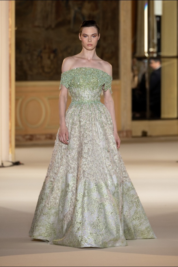 عناصر الطبيعة تستحوذ على مجموعة طوني ورد للأزياء الراقية وتتخذ أشكالاً عديدة من خلال التكاوين والقصات