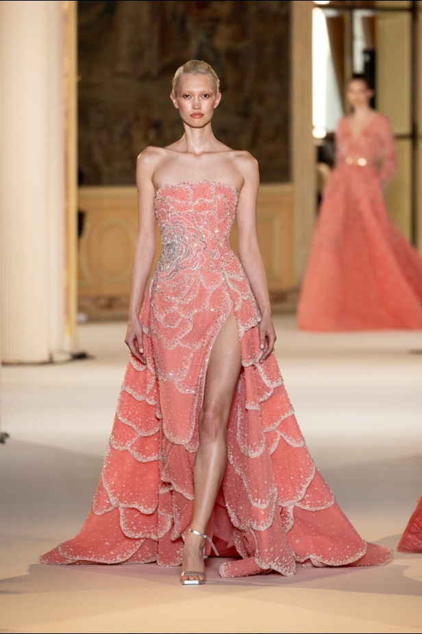 عناصر الطبيعة تستحوذ على مجموعة طوني ورد للأزياء الراقية وتتخذ أشكالاً عديدة من خلال التكاوين والقصات