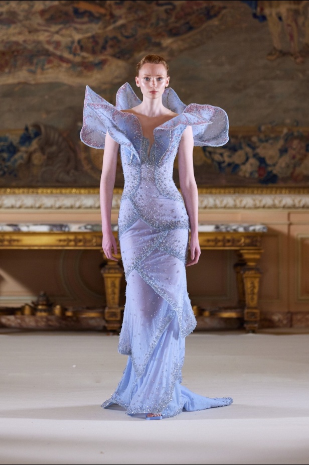 عناصر الطبيعة تستحوذ على مجموعة طوني ورد للأزياء الراقية وتتخذ أشكالاً عديدة من خلال التكاوين والقصات