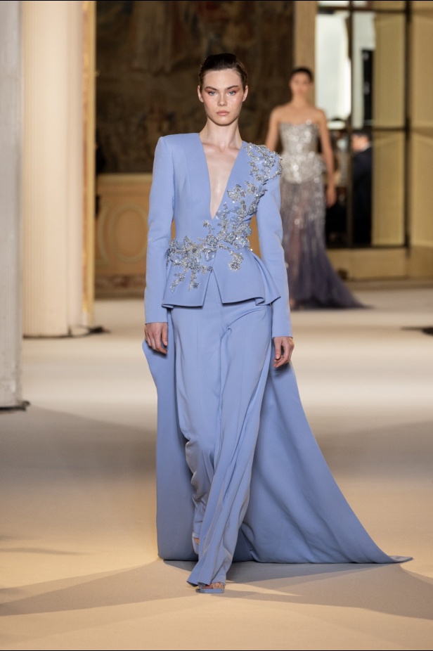 عناصر الطبيعة تستحوذ على مجموعة طوني ورد للأزياء الراقية وتتخذ أشكالاً عديدة من خلال التكاوين والقصات