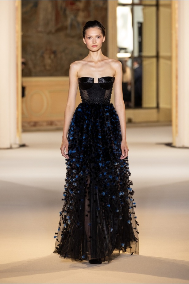 عناصر الطبيعة تستحوذ على مجموعة طوني ورد للأزياء الراقية وتتخذ أشكالاً عديدة من خلال التكاوين والقصات