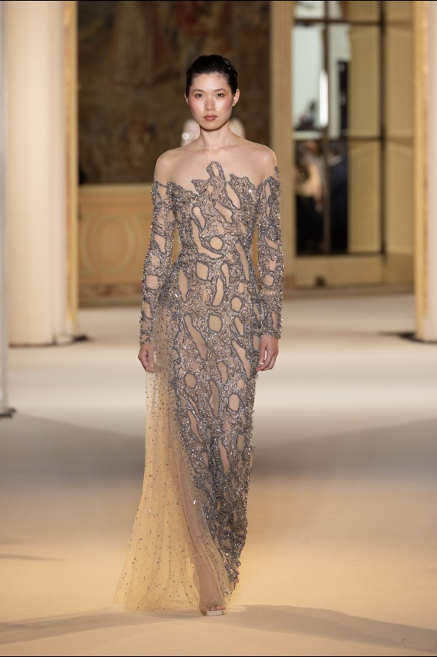 عناصر الطبيعة تستحوذ على مجموعة طوني ورد للأزياء الراقية وتتخذ أشكالاً عديدة من خلال التكاوين والقصات