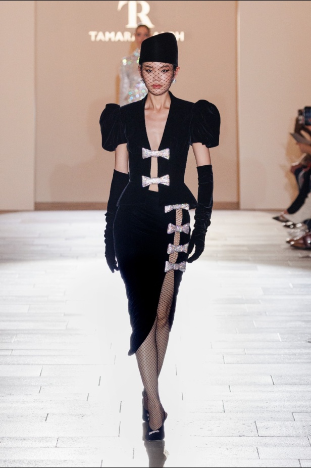 مجموعة Tamara Ralph للأزياء الراقية لموسم خريف وشتاء 2024-2025... عندما تعبّر التصاميم عن العاطفة والفن والروعة الدائمة