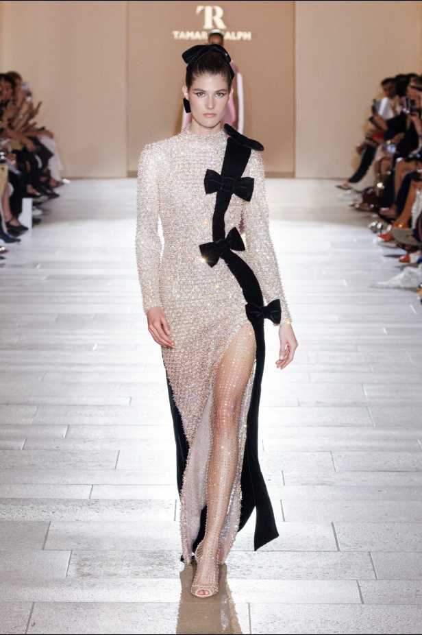 مجموعة Tamara Ralph للأزياء الراقية لموسم خريف وشتاء 2024-2025... عندما تعبّر التصاميم عن العاطفة والفن والروعة الدائمة