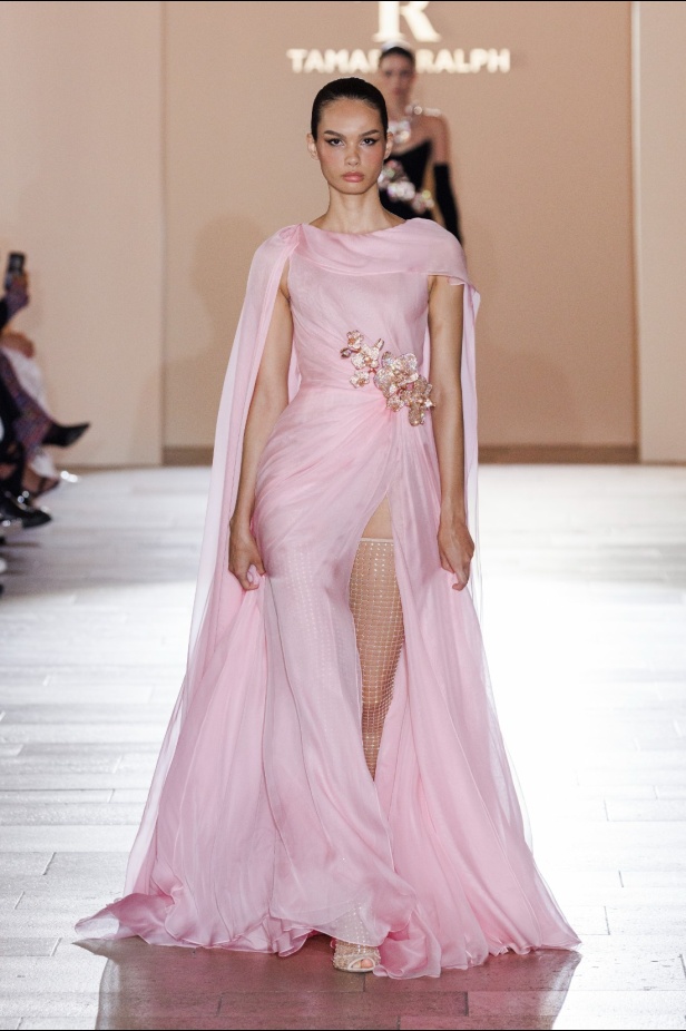 مجموعة Tamara Ralph للأزياء الراقية لموسم خريف وشتاء 2024-2025... عندما تعبّر التصاميم عن العاطفة والفن والروعة الدائمة