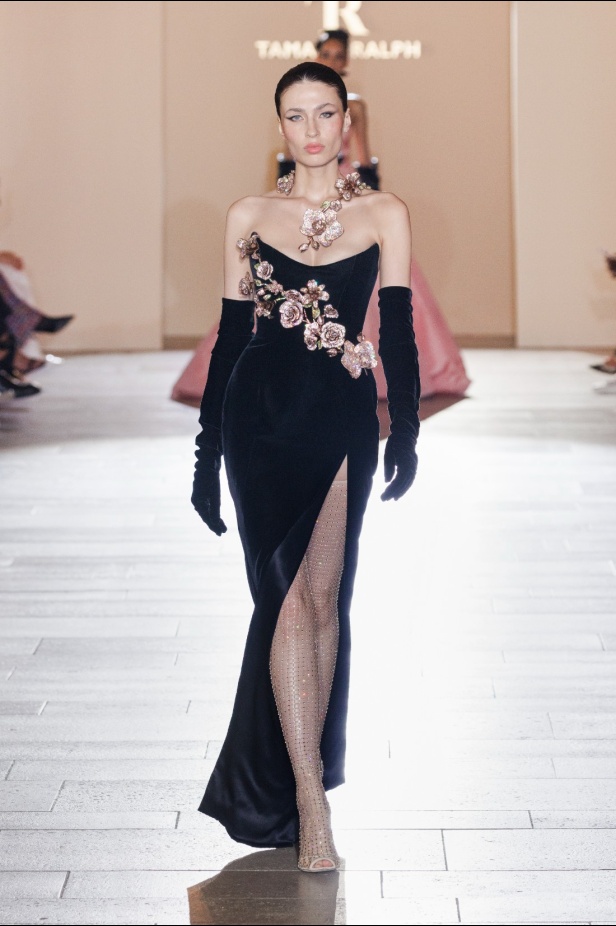 مجموعة Tamara Ralph للأزياء الراقية لموسم خريف وشتاء 2024-2025... عندما تعبّر التصاميم عن العاطفة والفن والروعة الدائمة