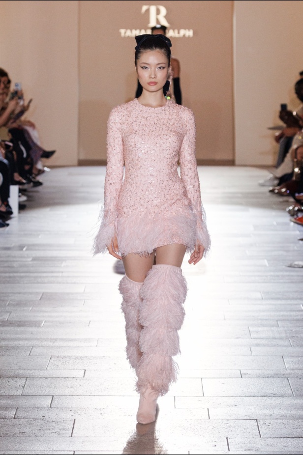 مجموعة Tamara Ralph للأزياء الراقية لموسم خريف وشتاء 2024-2025... عندما تعبّر التصاميم عن العاطفة والفن والروعة الدائمة