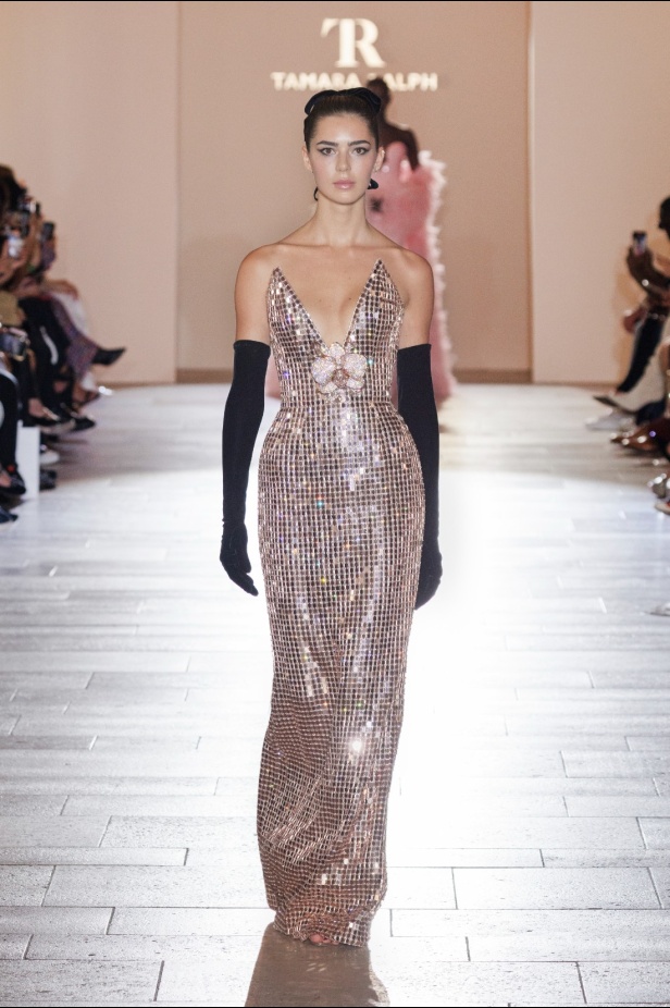 مجموعة Tamara Ralph للأزياء الراقية لموسم خريف وشتاء 2024-2025... عندما تعبّر التصاميم عن العاطفة والفن والروعة الدائمة