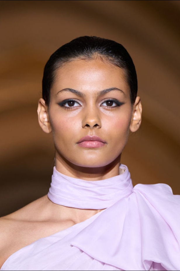 اطلالات جمالية لمجموعة Tamara Ralph للأزياء الراقية لموسم خريف وشتاء 2024-2025