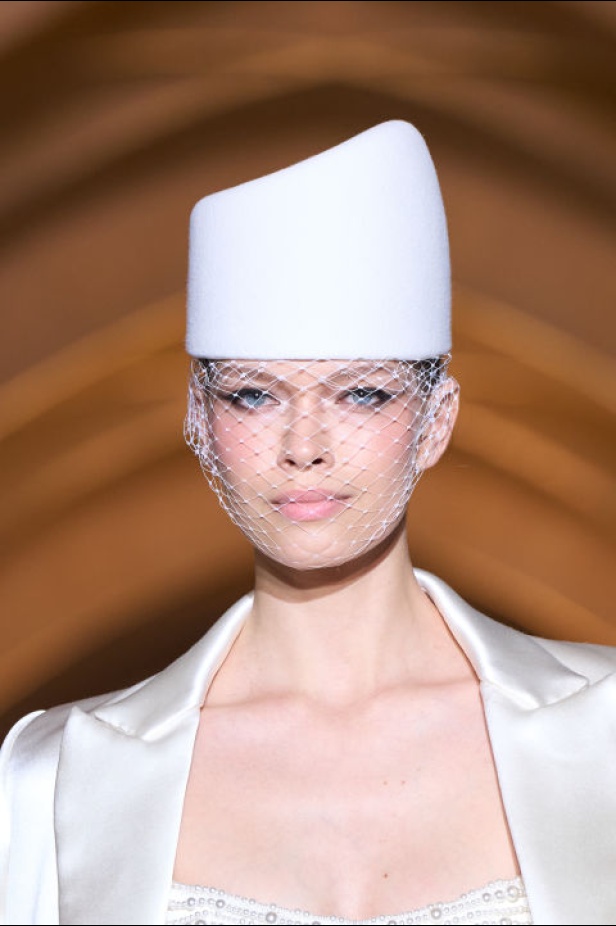 اطلالات جمالية لمجموعة Tamara Ralph للأزياء الراقية لموسم خريف وشتاء 2024-2025