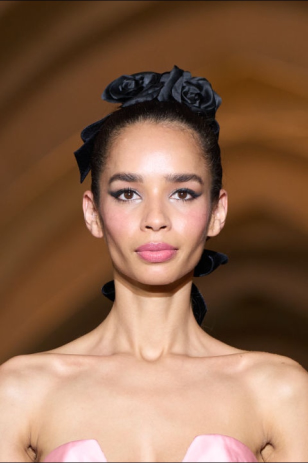 اطلالات جمالية لمجموعة Tamara Ralph للأزياء الراقية لموسم خريف وشتاء 2024-2025